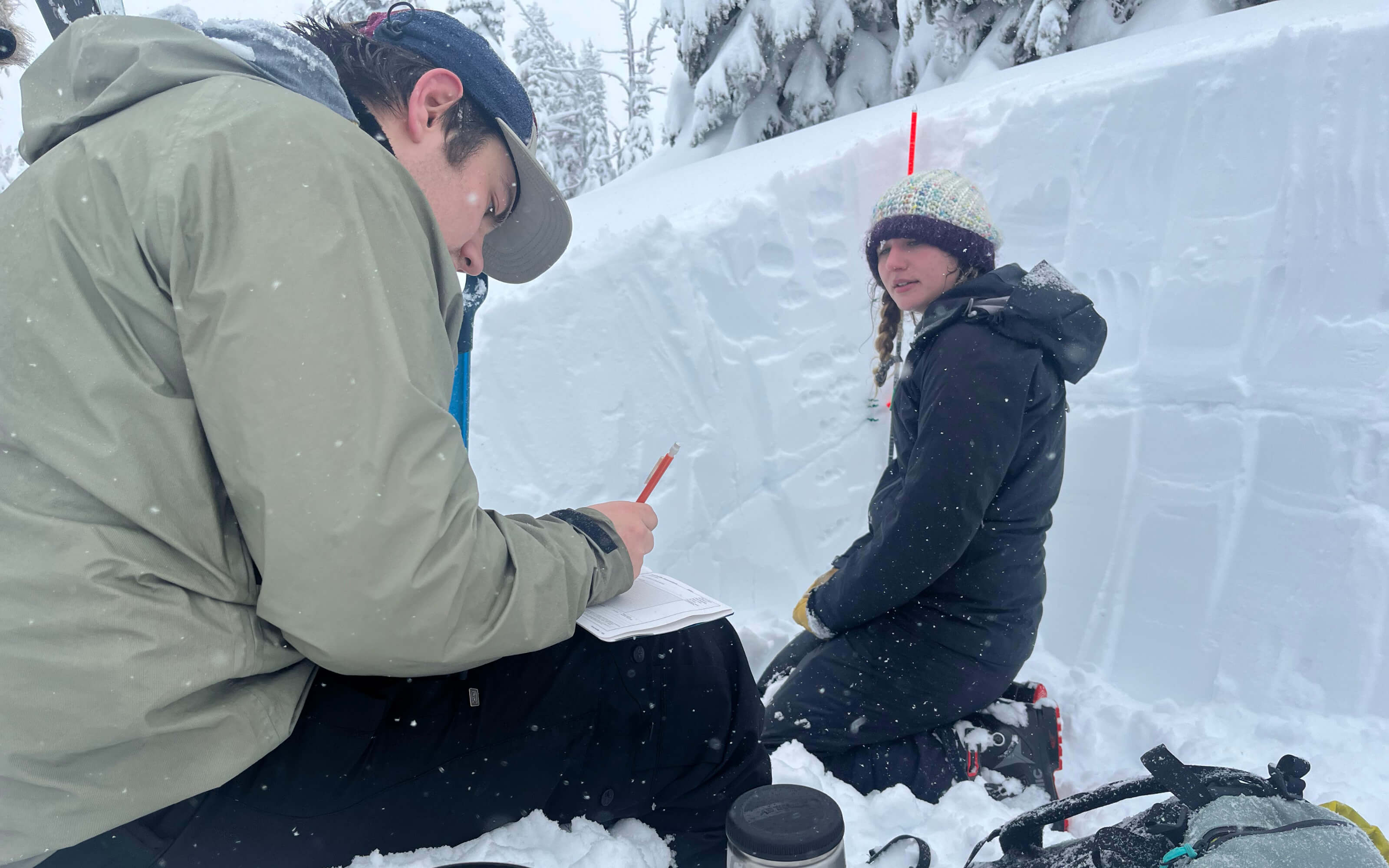 Snow & avalanche analysis in a snow pit